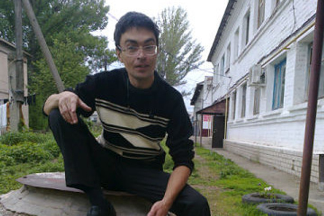 «Раскрасил лицо в желто-синий цвет»: бросившего «коктейль Молотова» в здание ФСБ жителя Волгограда отправили в тюрьму