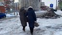 В центре Архангельска перекрыли полосу дороги — на ней устраняют коммунальную аварию