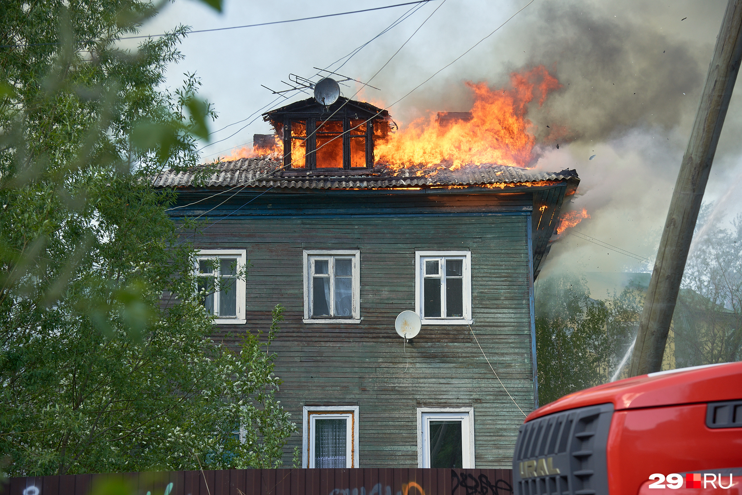 Пожар в архангельске сегодня что горит