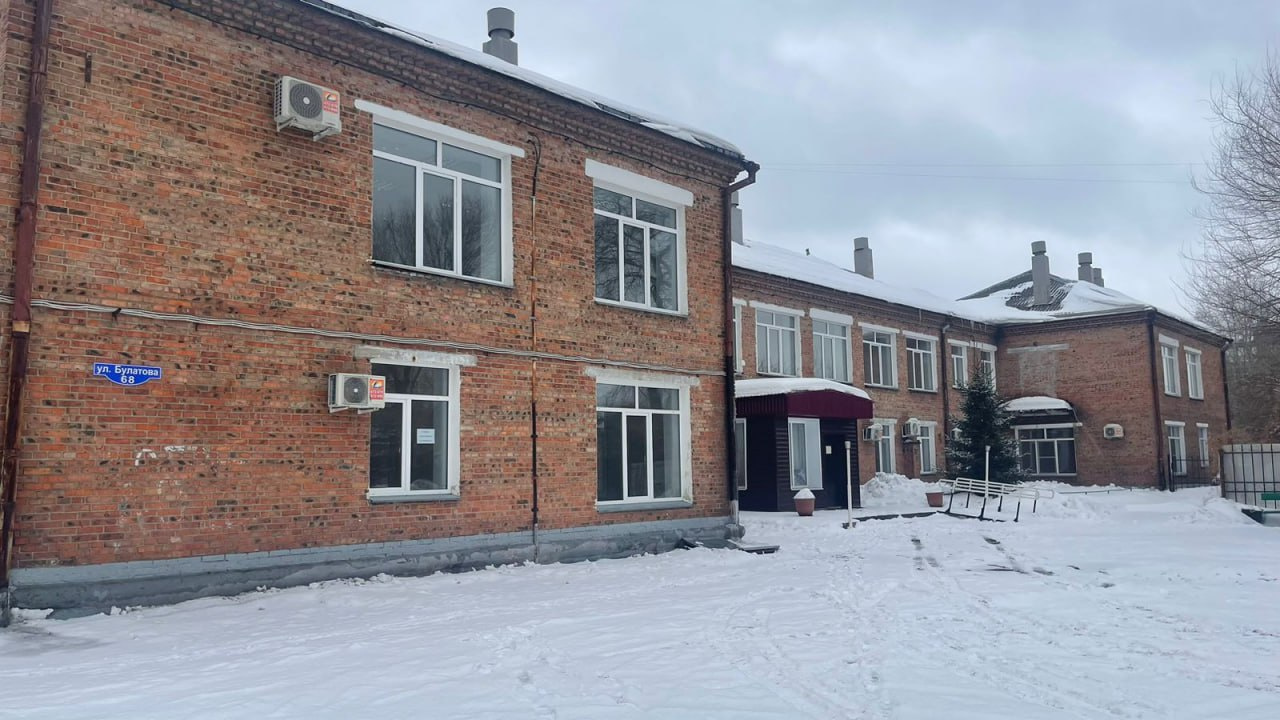 Гимназии в центре Омска подарили здание Жилинспекции
