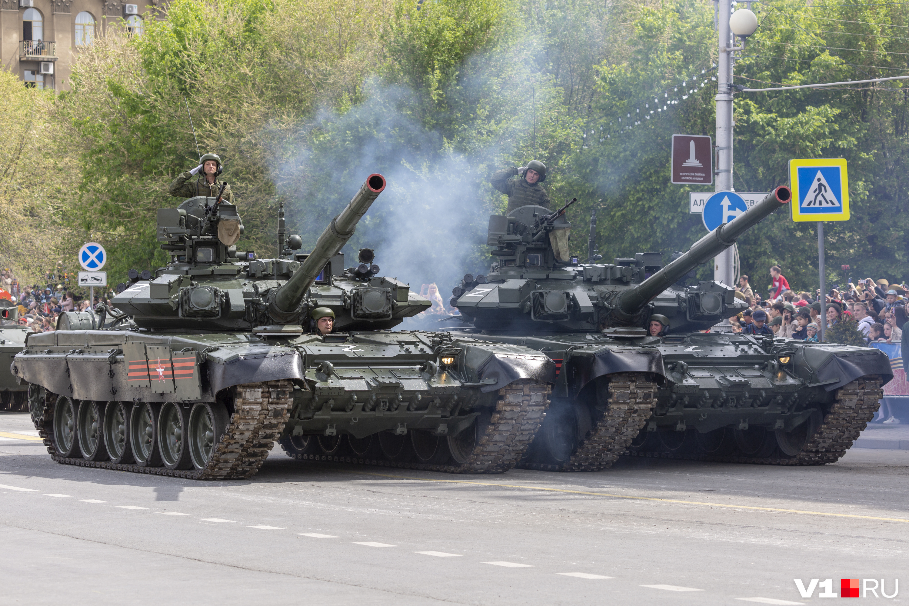 Танки Т-90 на параде Победы — 2022
