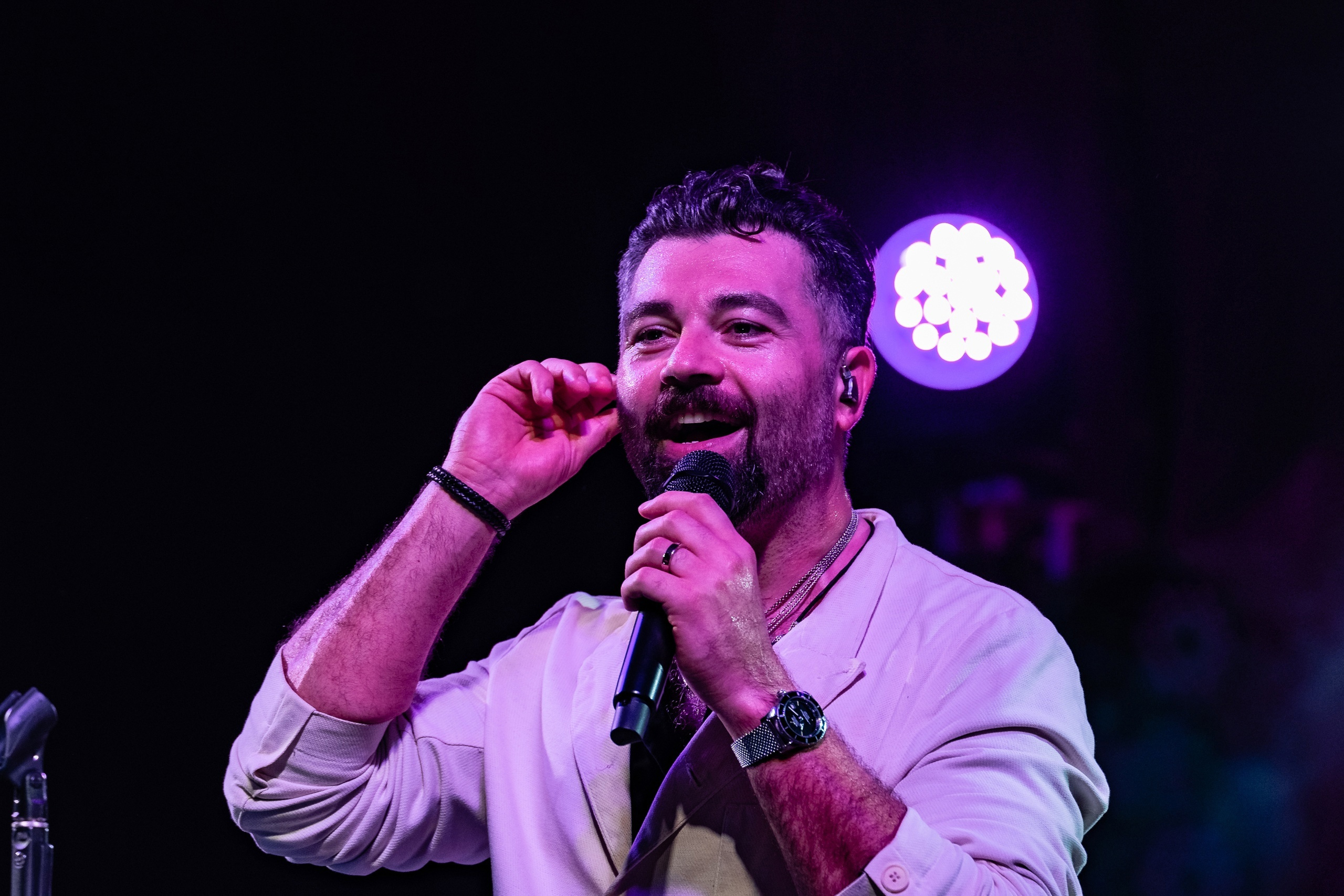 Концерт алексея воробьева. Воробьев на сцене. Миллер конференция. Щербаков комик стендап. День рождения nl international 2020.