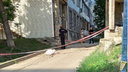 У дома на Чернореченской нашли мертвую женщину