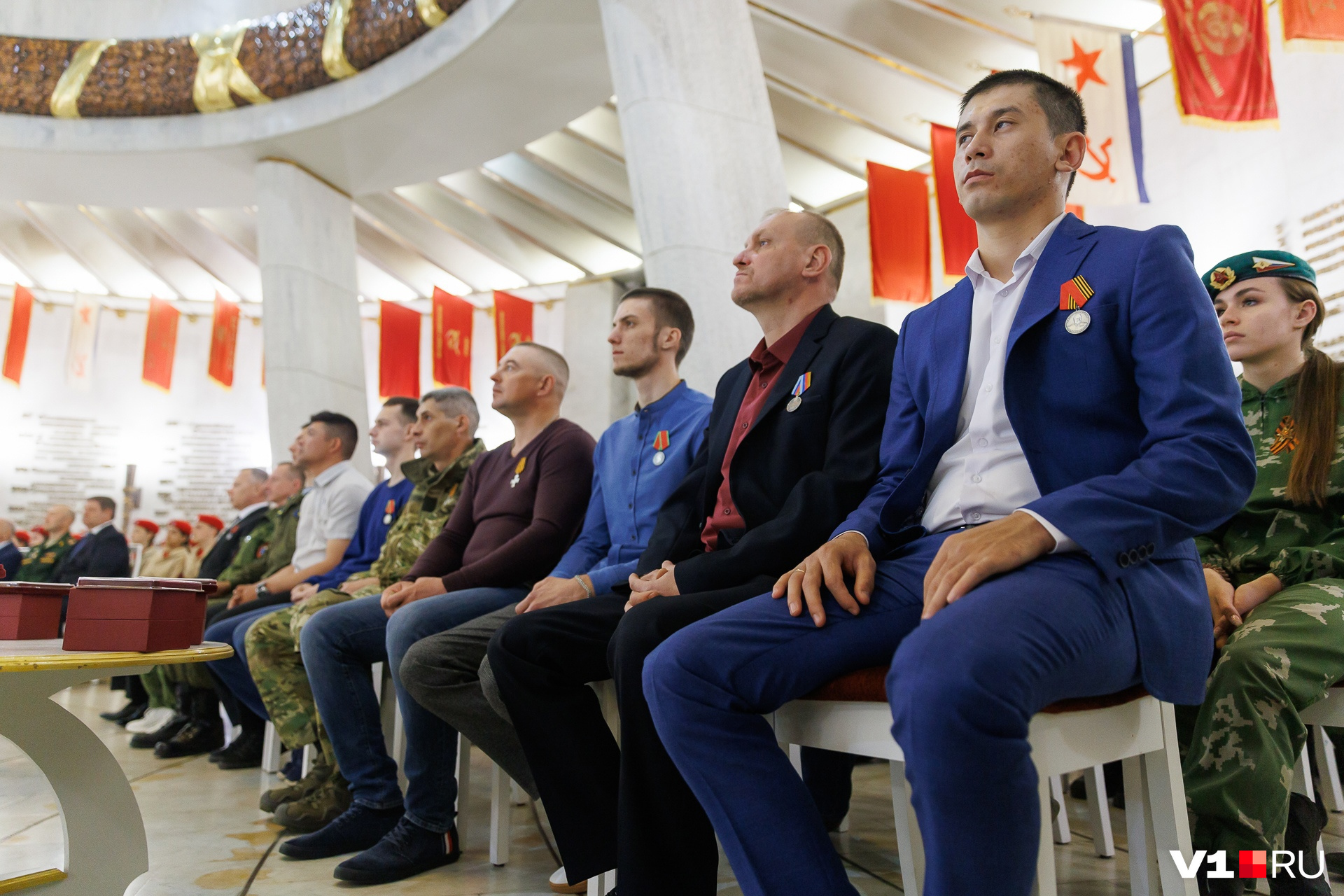 «Там надо всё время думать головой»: в Волгограде наградили 10 военных и добровольцев, вернувшихся со спецоперации