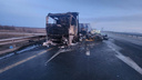 Фура сгорела на трассе М-4 в Ростовской области