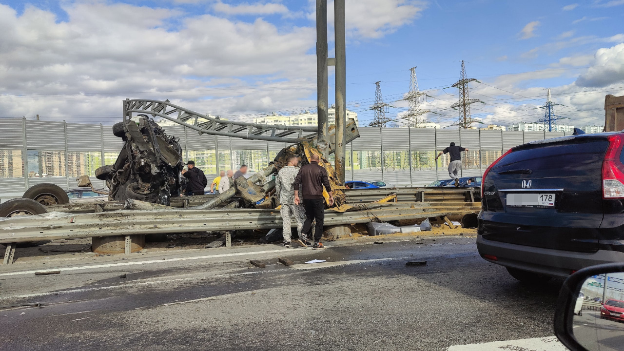 Смертельная авария с грузовиками на КАД началась с неудачного перестроения