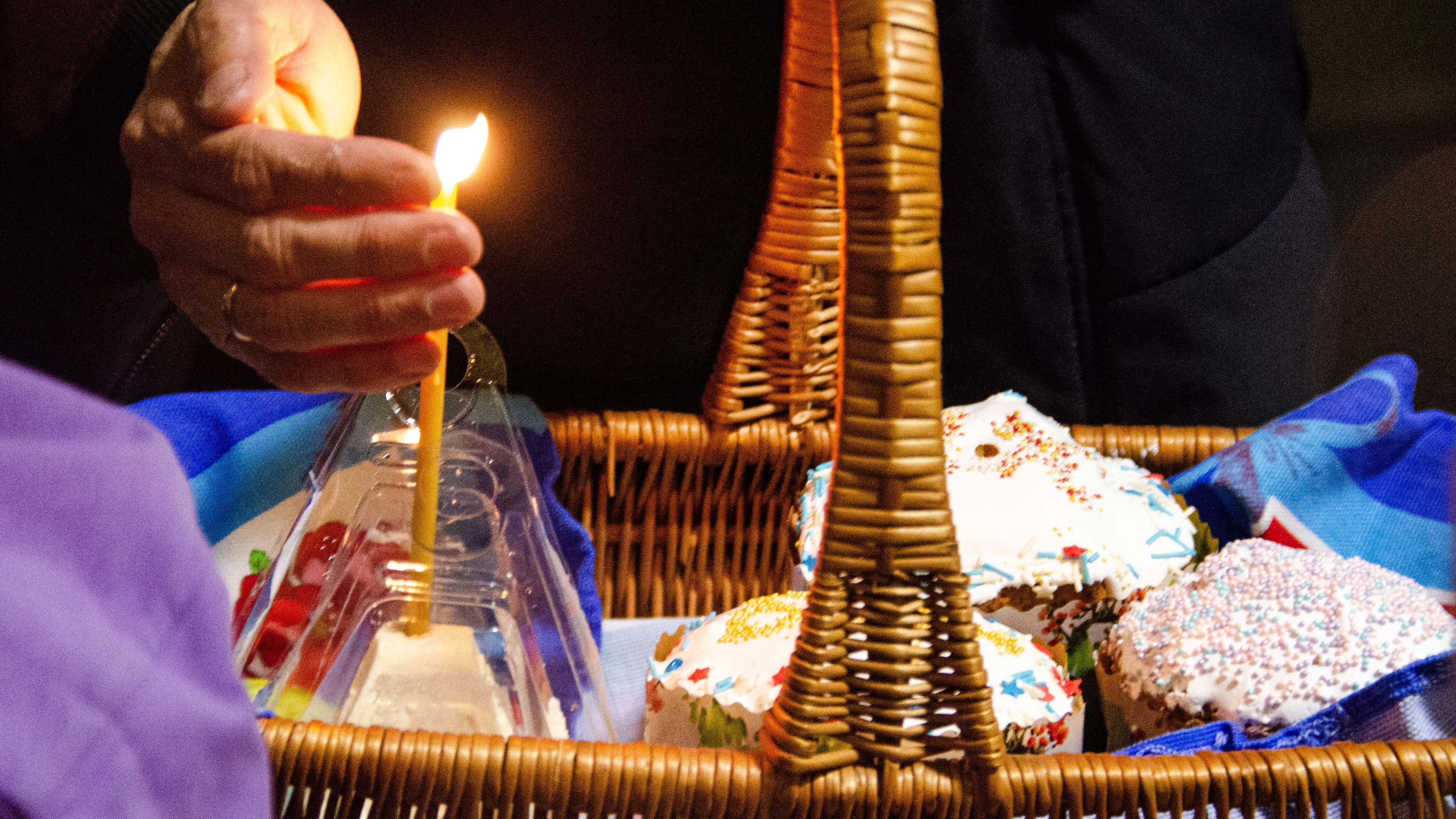 Ночью более 25 тысяч человек посетили праздничные пасхальные богослужения в Сочи: фоторепортаж