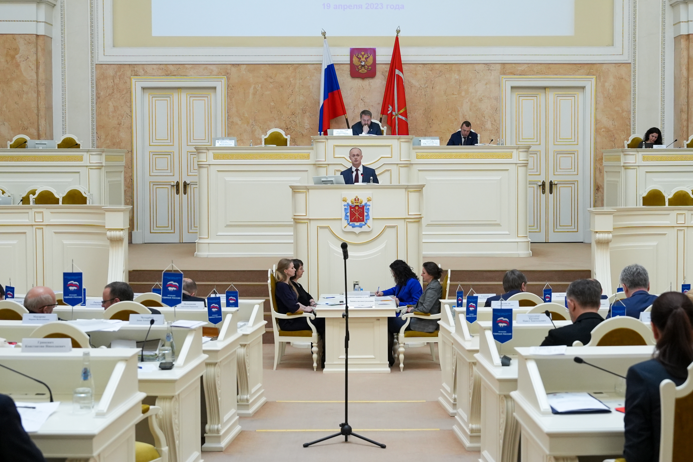 Депутат 007. Петербургские парламентарии опубликовали декларации по номерам