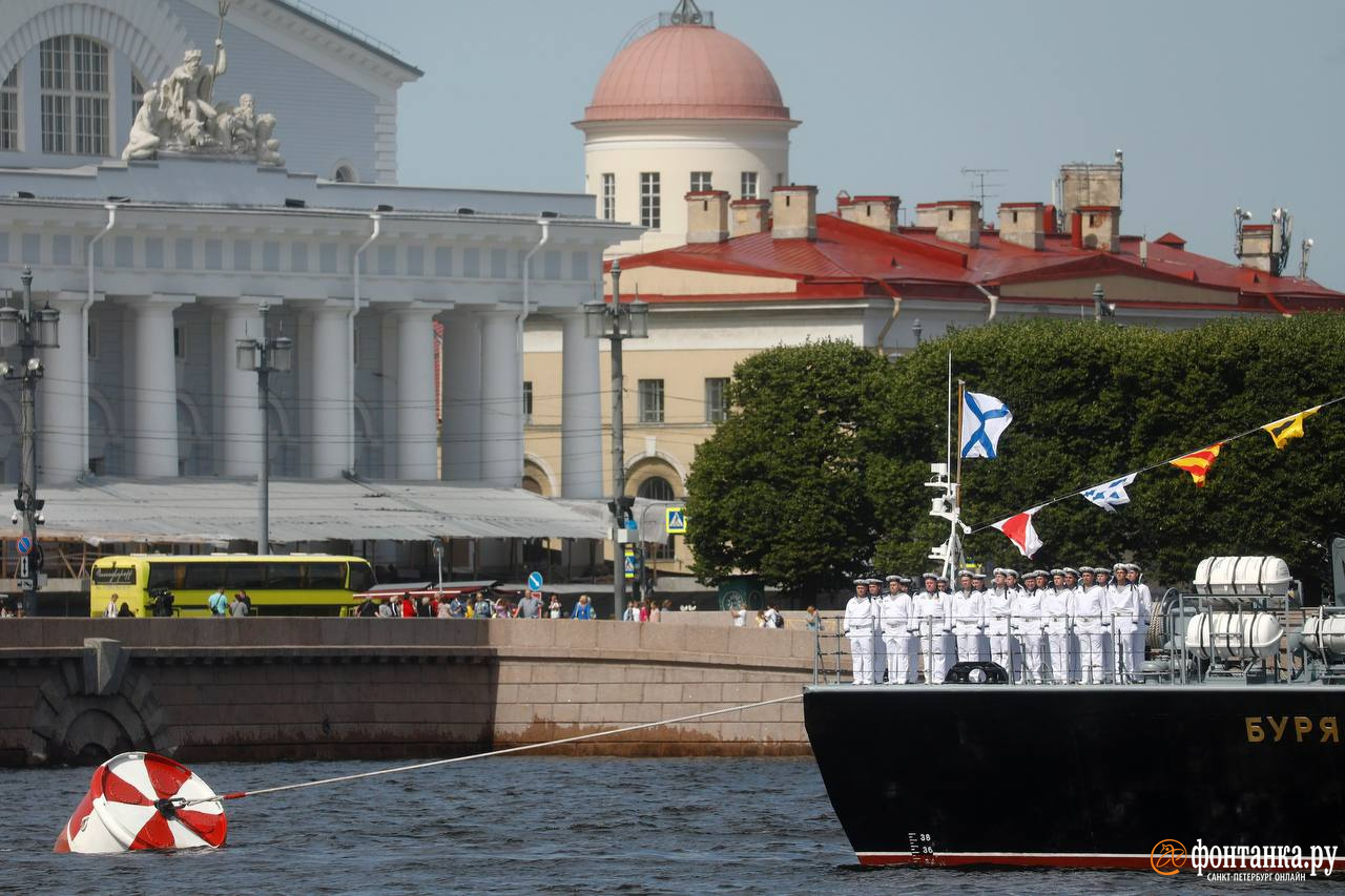 Парад ВМФ в Петербурге — 2023: во сколько начало, где посмотреть, какие  корабли участвуют, будет ли салют - 29 июля 2023 - ФОНТАНКА.ру