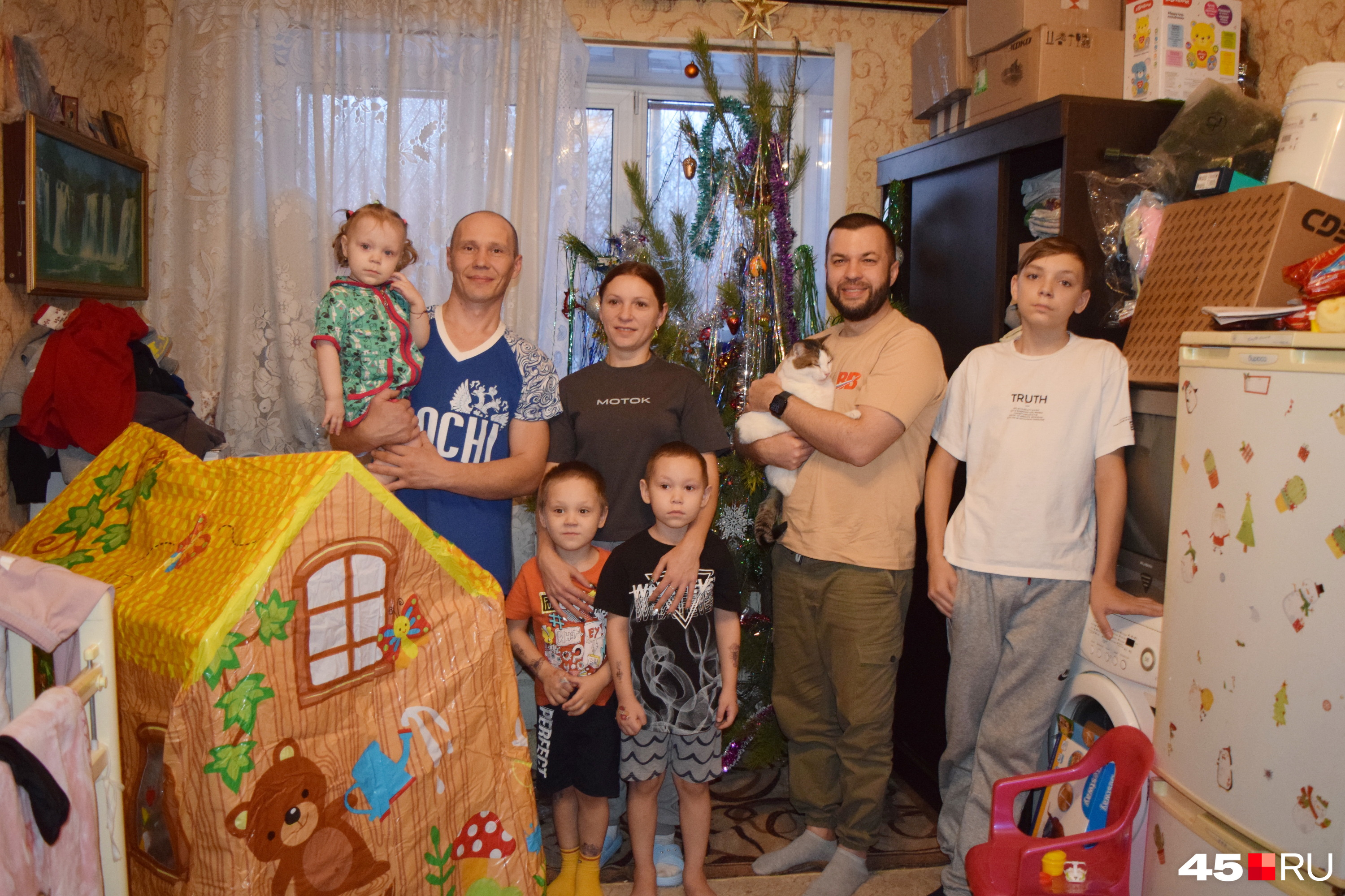 Дети-сироты получили ключи от квартир в новом доме в рабочем посёлке Мишкино