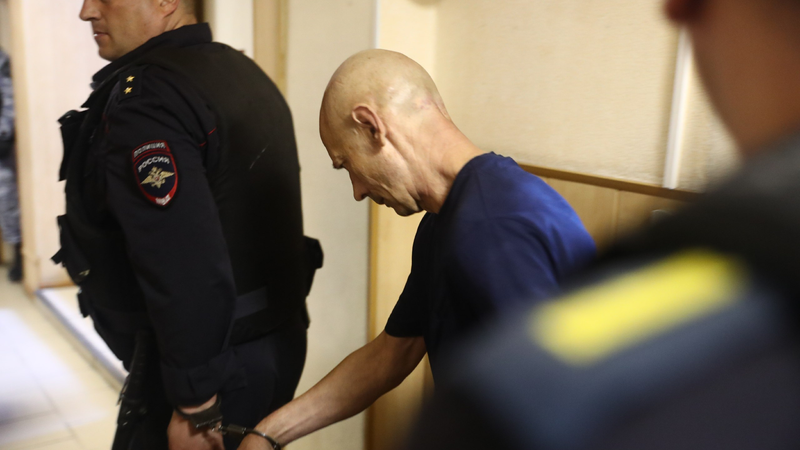 Барнаульского маньяка привезли в суд: его обвиняют в убийстве абитуриенток