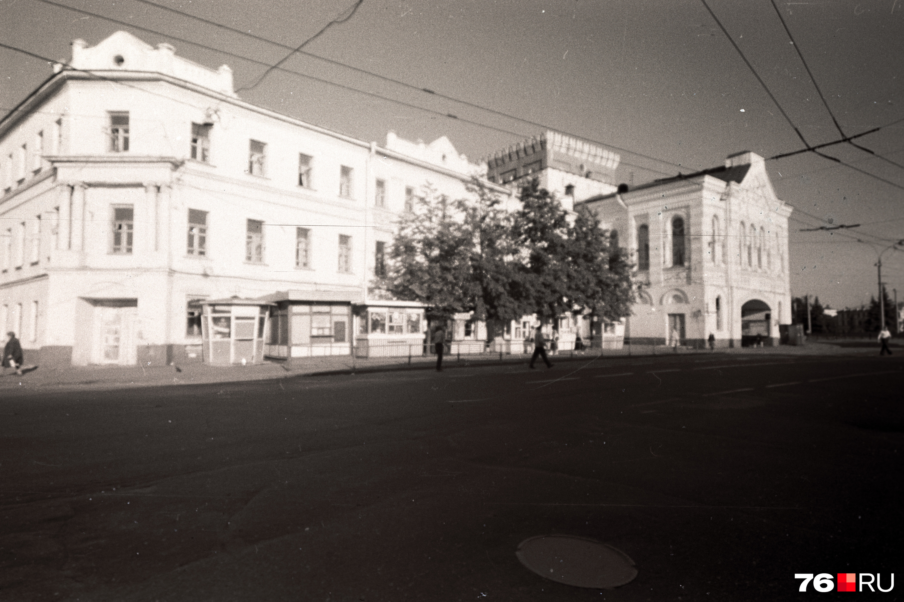 Вид на бывшую церковь и кинотеатр «Луч», 1982 год