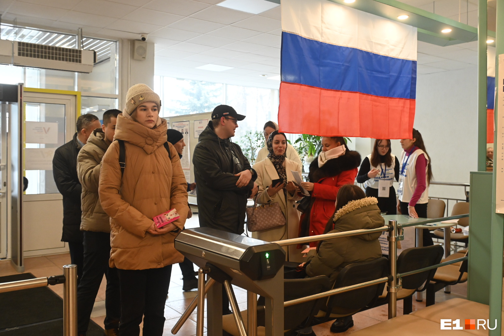 (3-9 3/8×4/5):2 3/5-2 1/8. Вычислить: 2/3+4/7+1/3. Вычислить 3 2/7 +5 5/7-1 5/9-2 8/9. Вычисли 3 5 1 15. Вычислите (2 -7 7/9×3/5) ÷1 5/7-3 4/9.