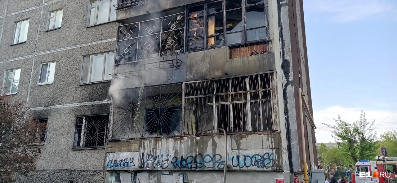 Была совсем одна дома: подробности спасения ребенка из горящей квартиры на Сортировке