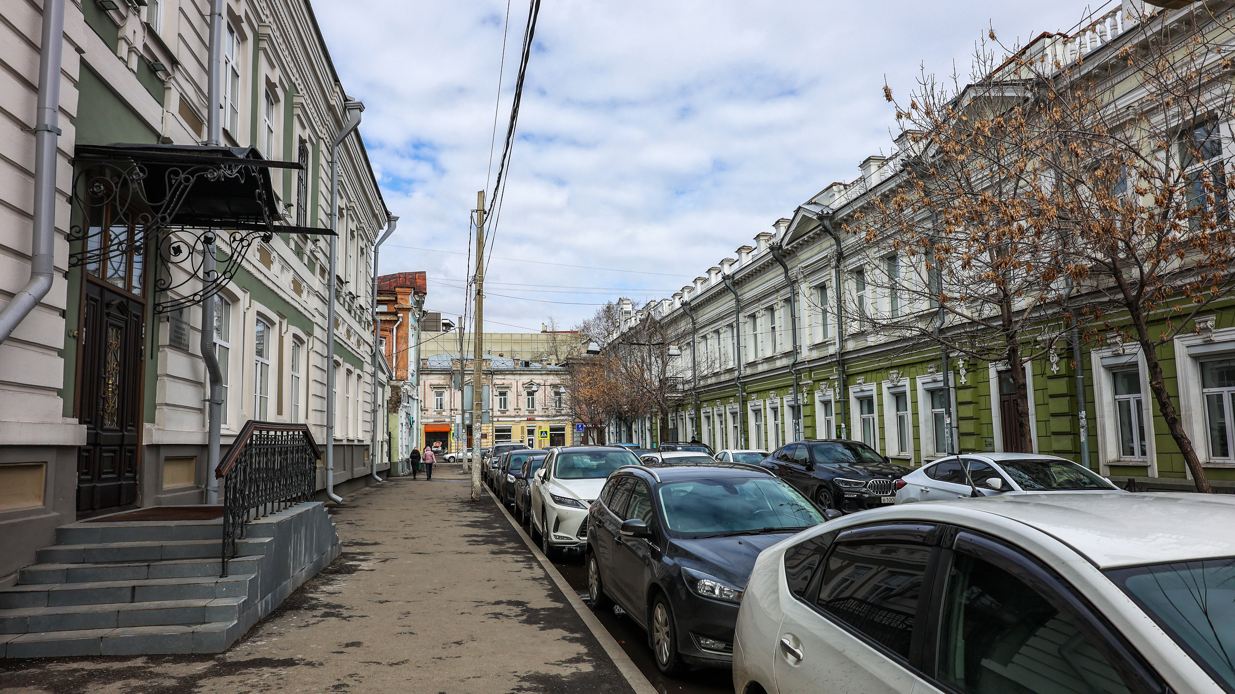 «Непарадный Иркутск»: посмотрите, как улица Фурье в центре города превратилась в парковку