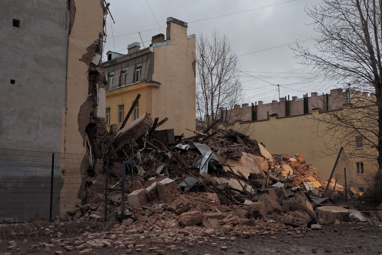 Обрушение дома на Гороховой: что известно на данный момент