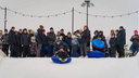 В Волгограде десятки горожан вскарабкались на гору в ЦПКиО