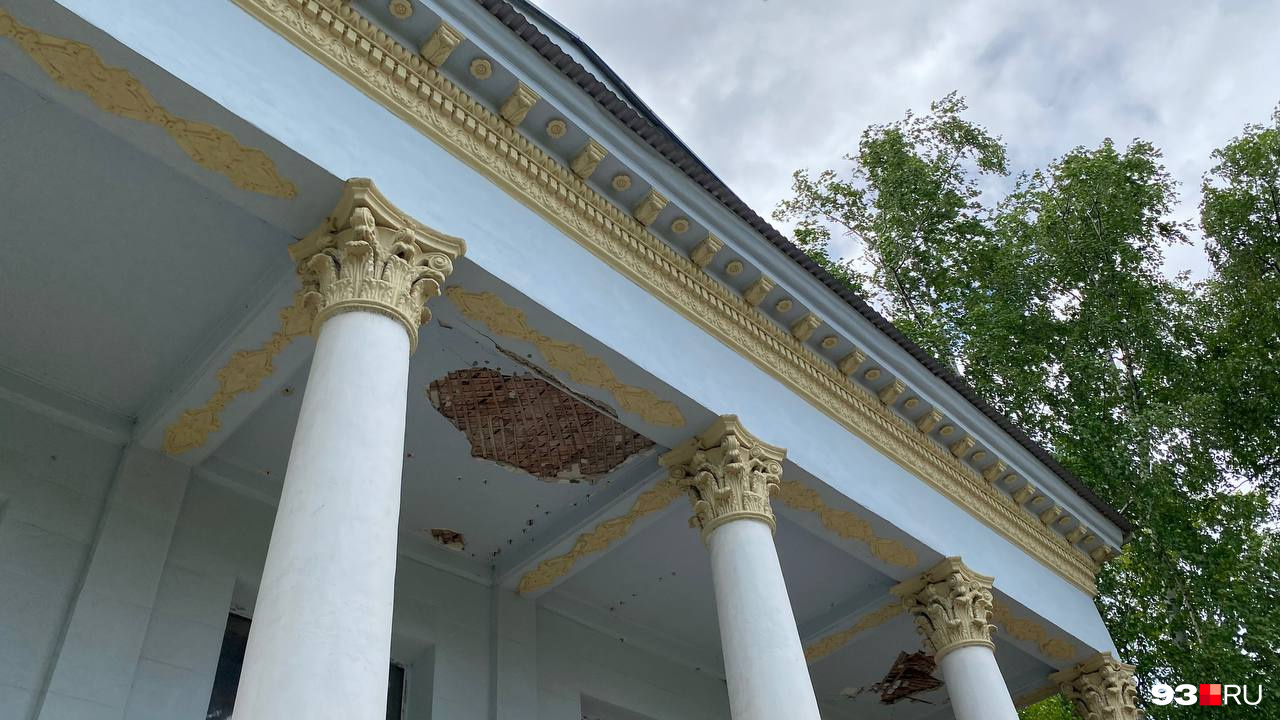 Штукатурка обваливается прямо на глазах Штукатурка обваливается прямо на глазах