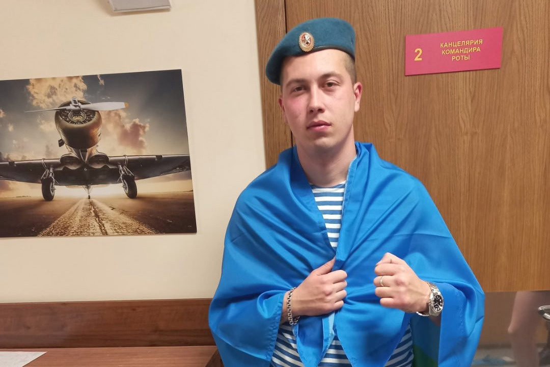 Роман служил в ВДВ Роман служил в ВДВ