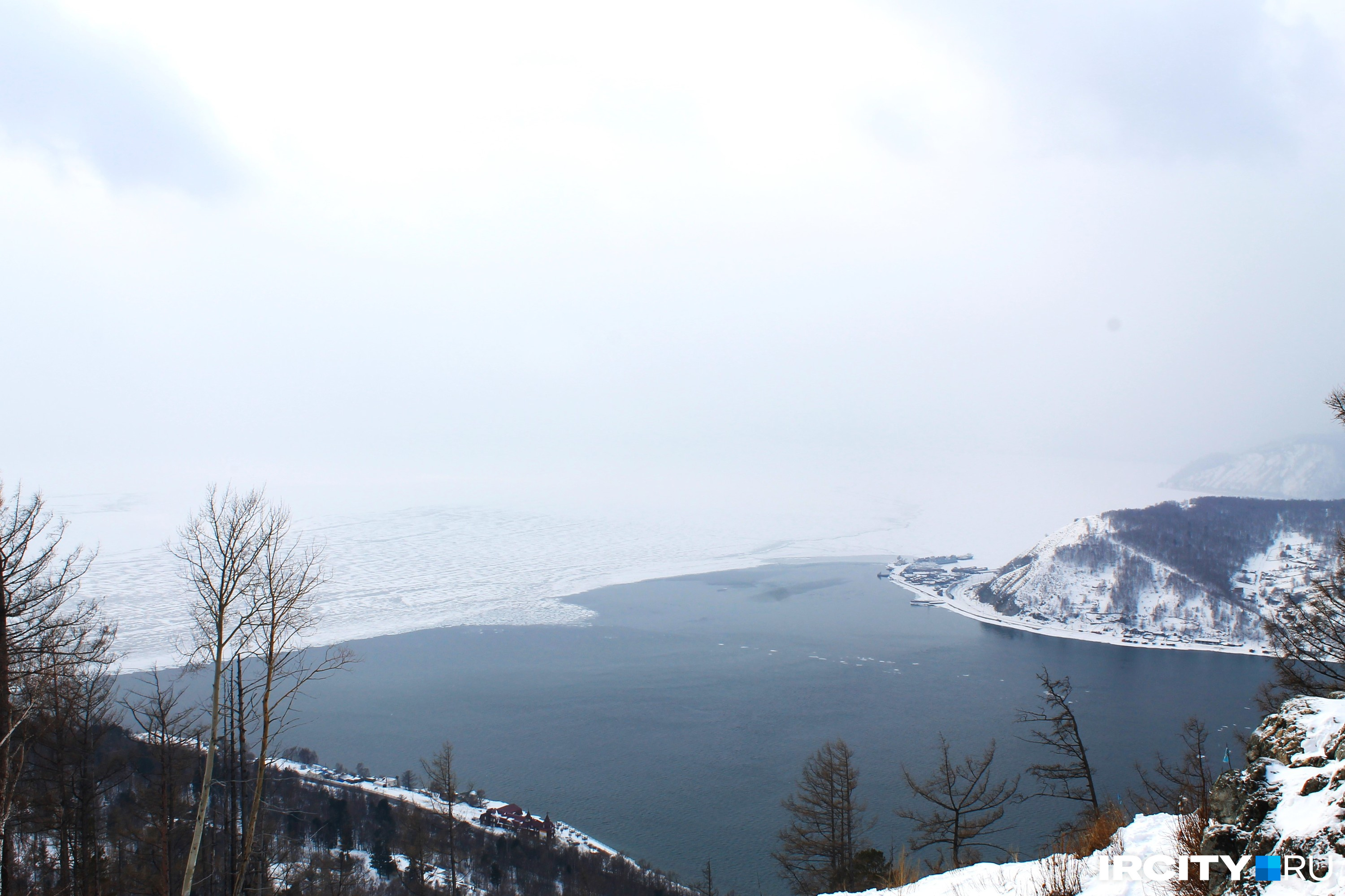 Ангарский мост иркутск. Ангара не замерзает зимой почему. Иркутск климат. Ангара в мороз. Айс лейкс.
