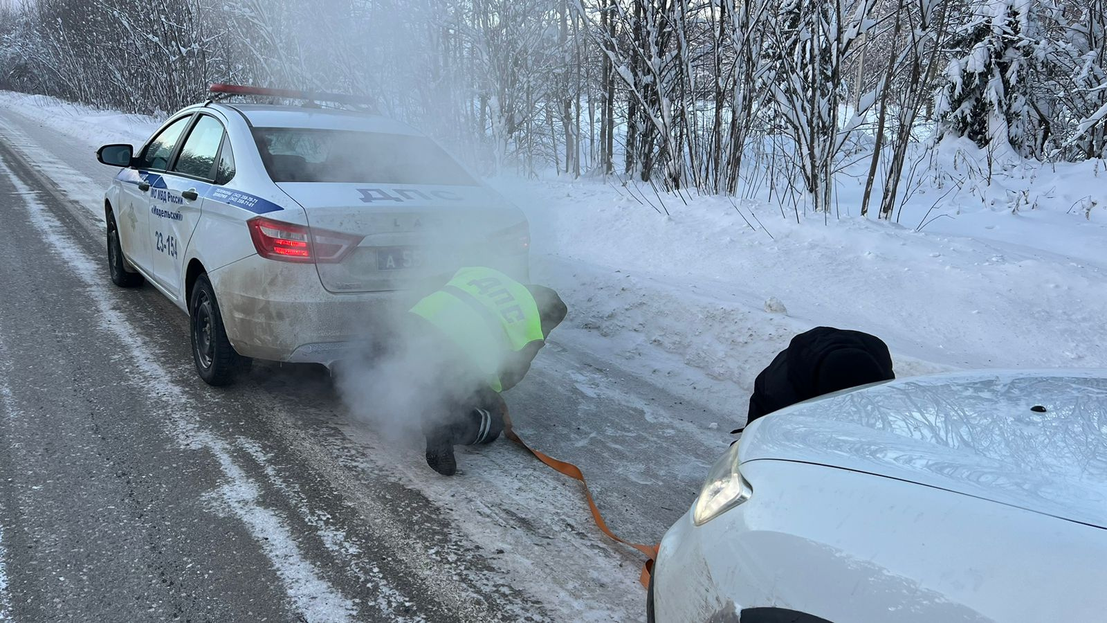Уралец застрял на дороге в 35-градусный мороз. Добрая история спасения