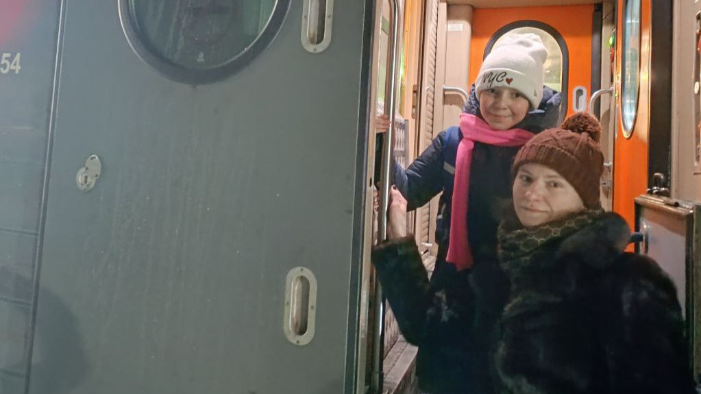 «Ребенок боялся сильных взрывов». Как после обстрелов Белгорода люди переезжают в Москву по программе Ксении Собчак