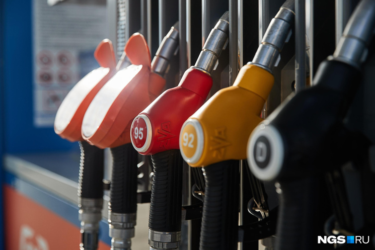 Скачок до 40 копеек за литр: на омских заправках подорожал бензин — на каких АЗС стала выше цена
