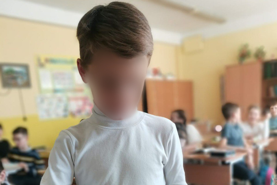 «Лежачих добивают!» В Екатеринбурге одноклассники набросились на друга из-за девочки