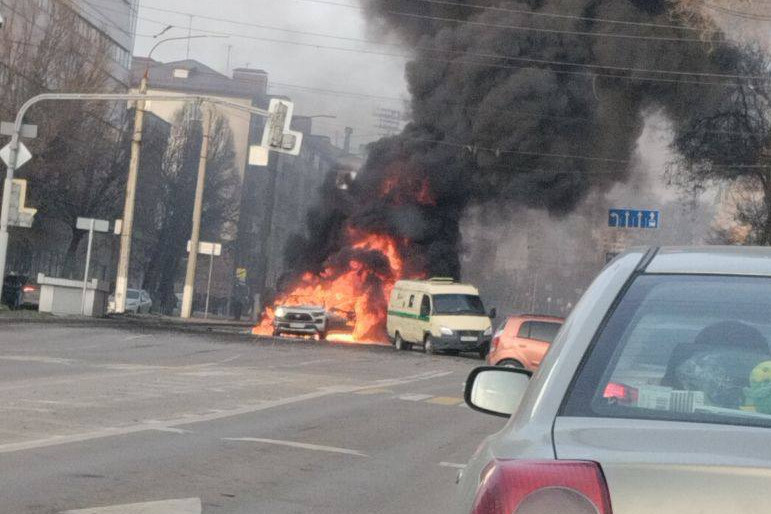 Под обстрелы в Белгороде попали дома и машины