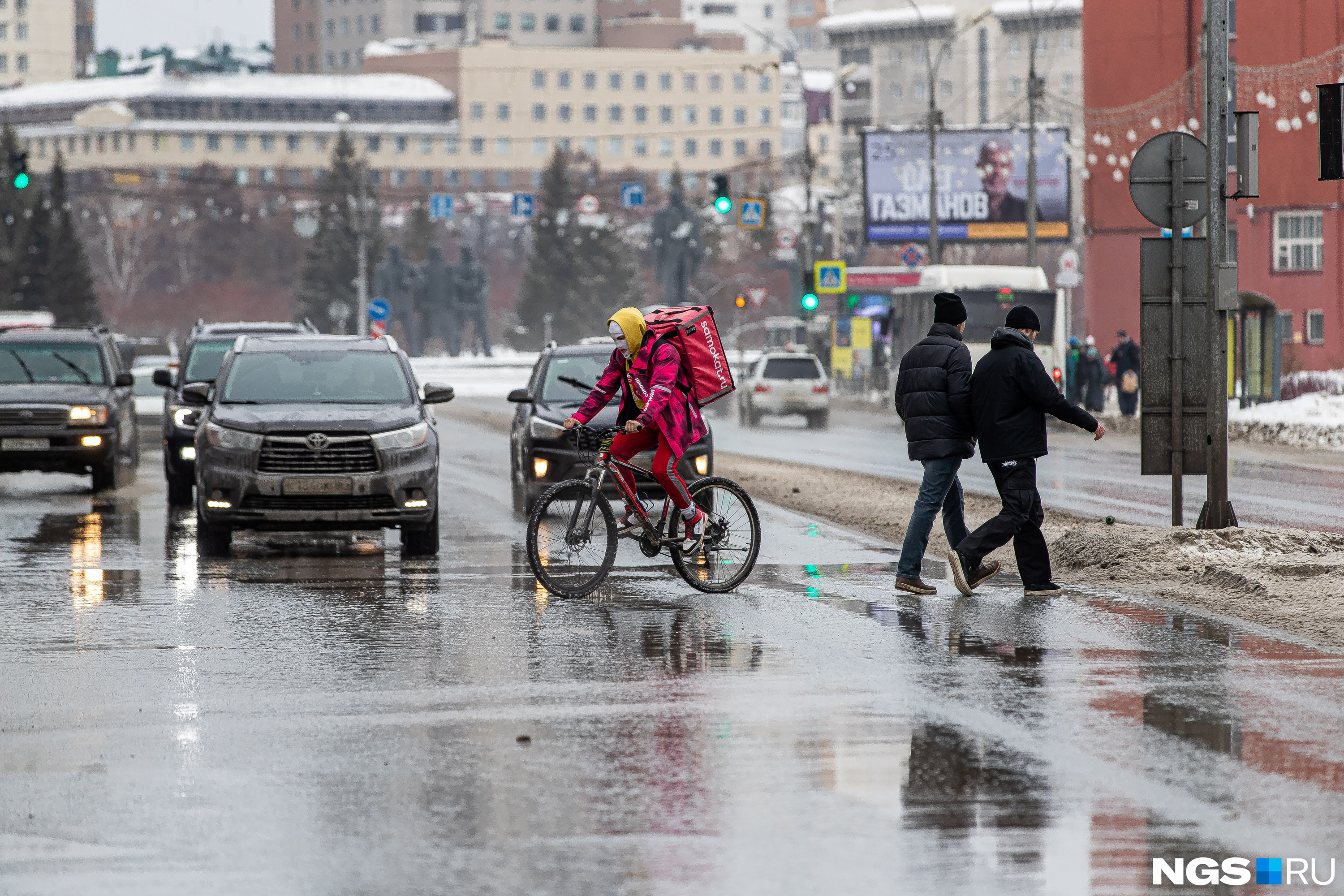 Фотокорреспондент встретил не только пешеходов и водителей, но и велосипедистов