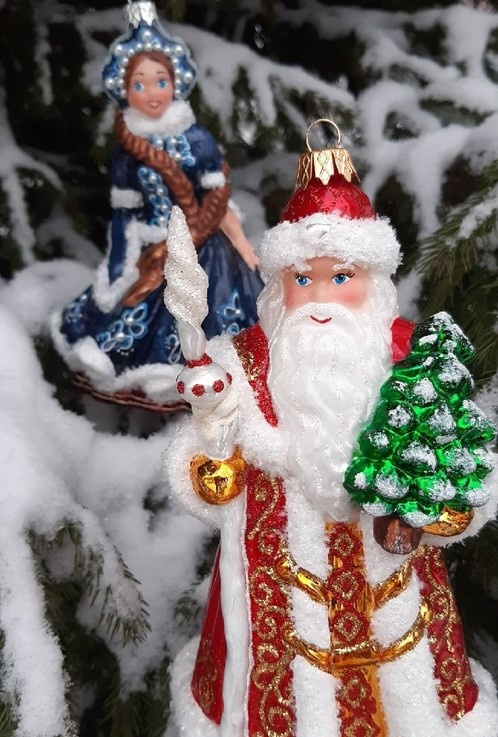 Главные сказочные герои Нового года — Дед Мороз и Снегурочка — незаменимые персонажи коллекции