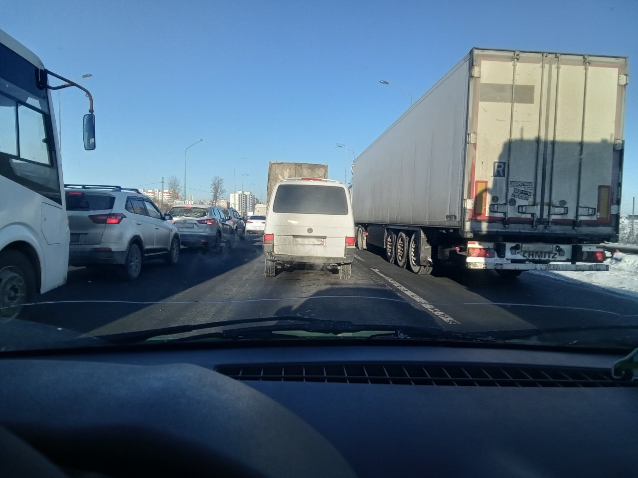 ДТП с фурами заблокировало Московское шоссе. Пробка превышает 8 км