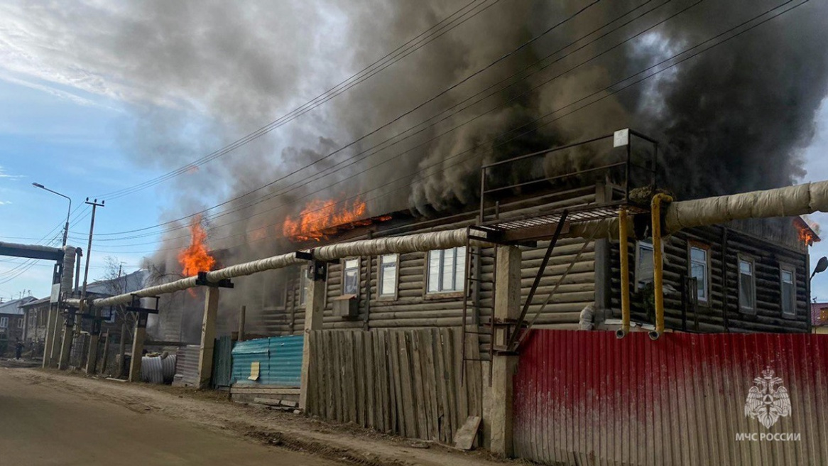 Трагедия в Якутске — при пожаре погибли женщина и подросток