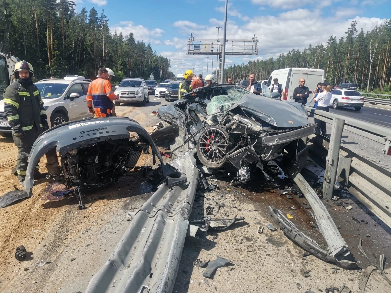 МВД: В ДТП с грузовиками и «Порше» на ЗСД погибли двое | 10.07.2023 |  Санкт-Петербург - БезФормата