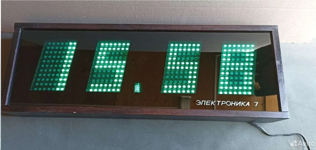 Советские настенные часы выставили на продажу за миллион рублей в Чите