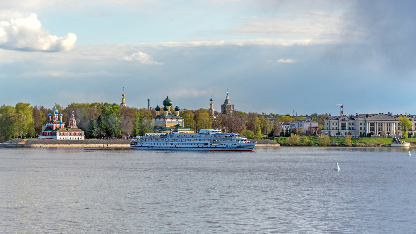 На теплоходе по рекам: куда отправиться из Петербурга этим летом