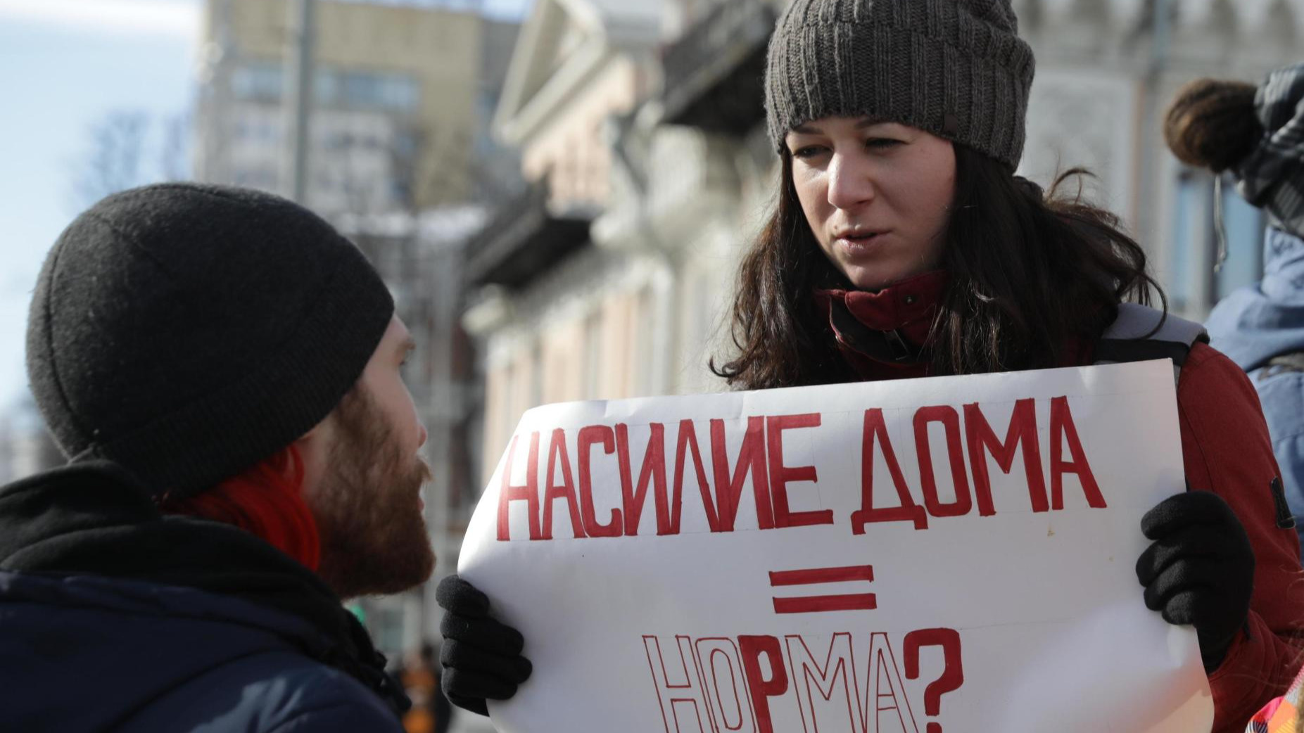 «Бить у нас и так запрещено»: почему в России никак не примут закон о домашнем насилии