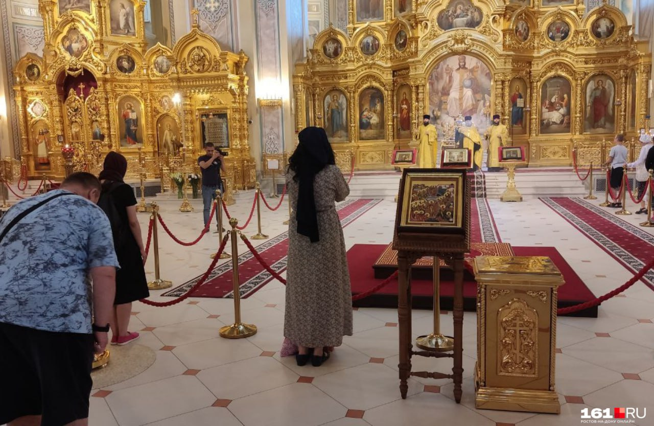 Молебен в кафедральном соборе Пресвятой Богородицы в Ростове-на-Дону