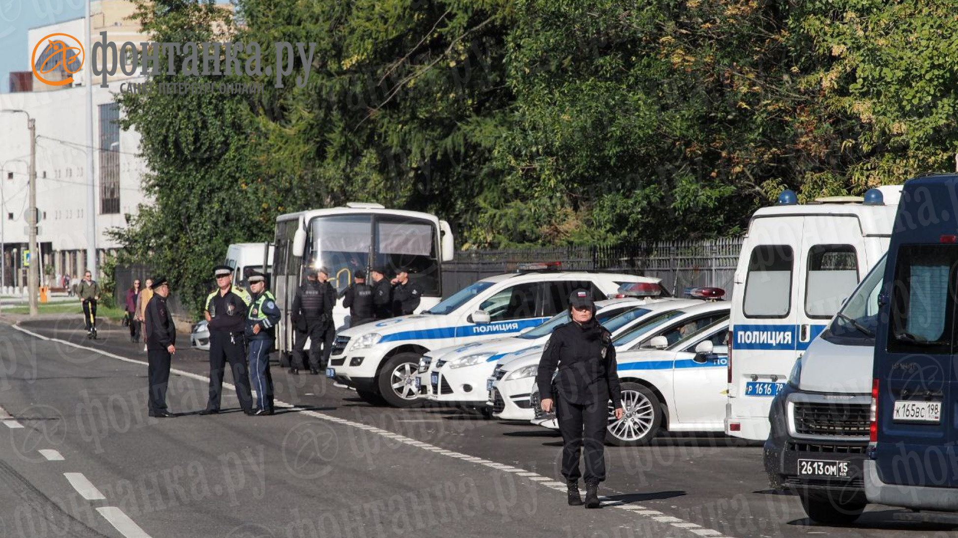 Кладбище окружили силовики, асфальт моют. Как хоронят погибших в крушении  самолета Евгения Пригожина: онлайн-репортаж | 29.08.2023 | Архангельск -  БезФормата