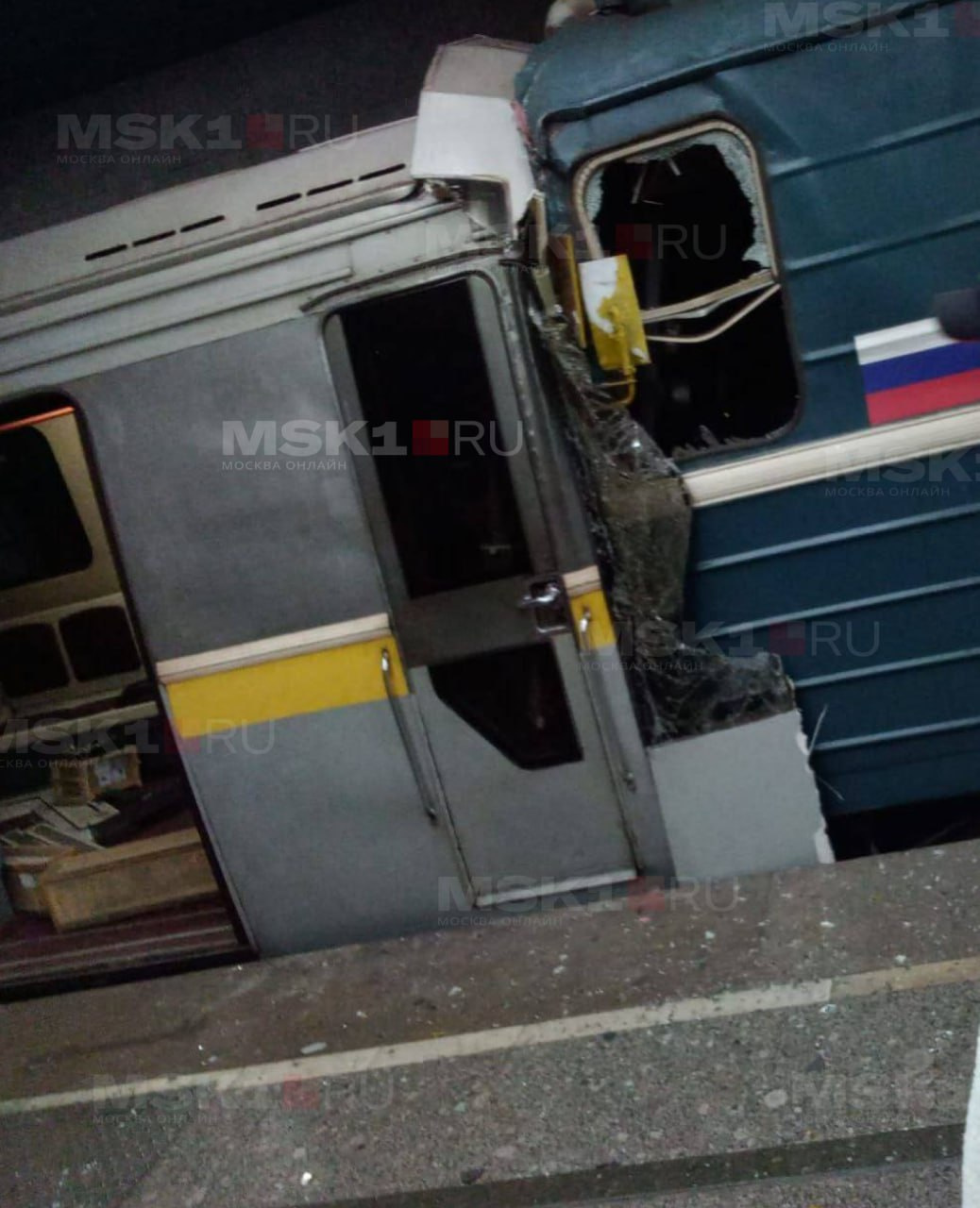ЧП в метро Москвы устроила последняя «Яуза» по дороге на «пенсию» — подробнее о поезде-неудачнике. МЧС показывает, как режут вагоны