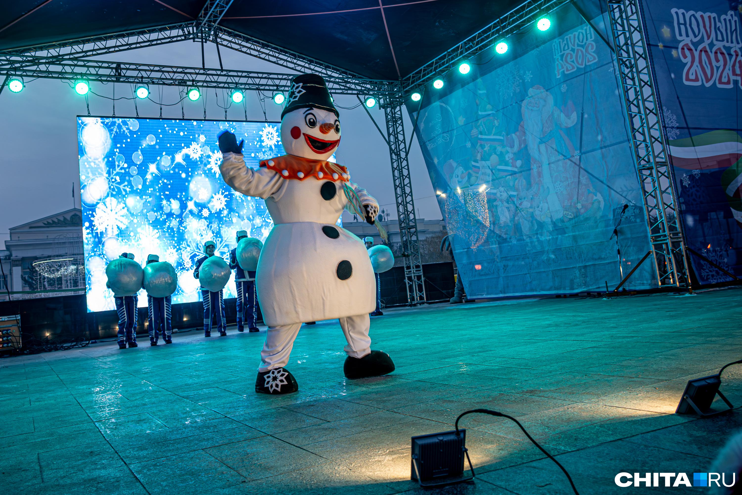 Куда сходить в чите. Куда сходить в чите. Достопримечательности города читы куда сходить с ребенком. Сквер любви и верности чита. Чита крутые места развлечения куда сходить.