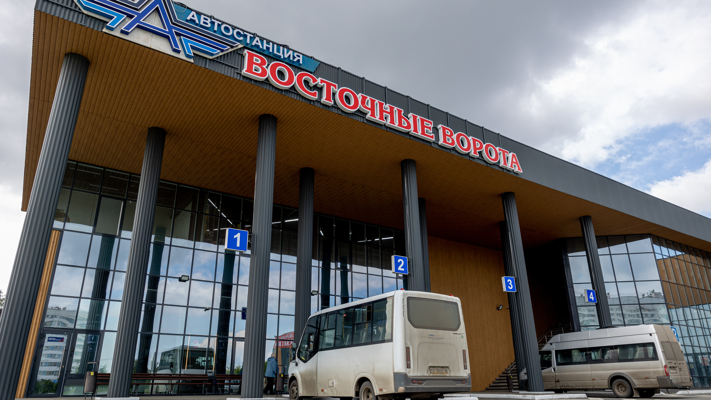 Пассажиров нет, есть покупатели. Тайно построенный автовокзал в Челябинске, похоже, превратился в ТК