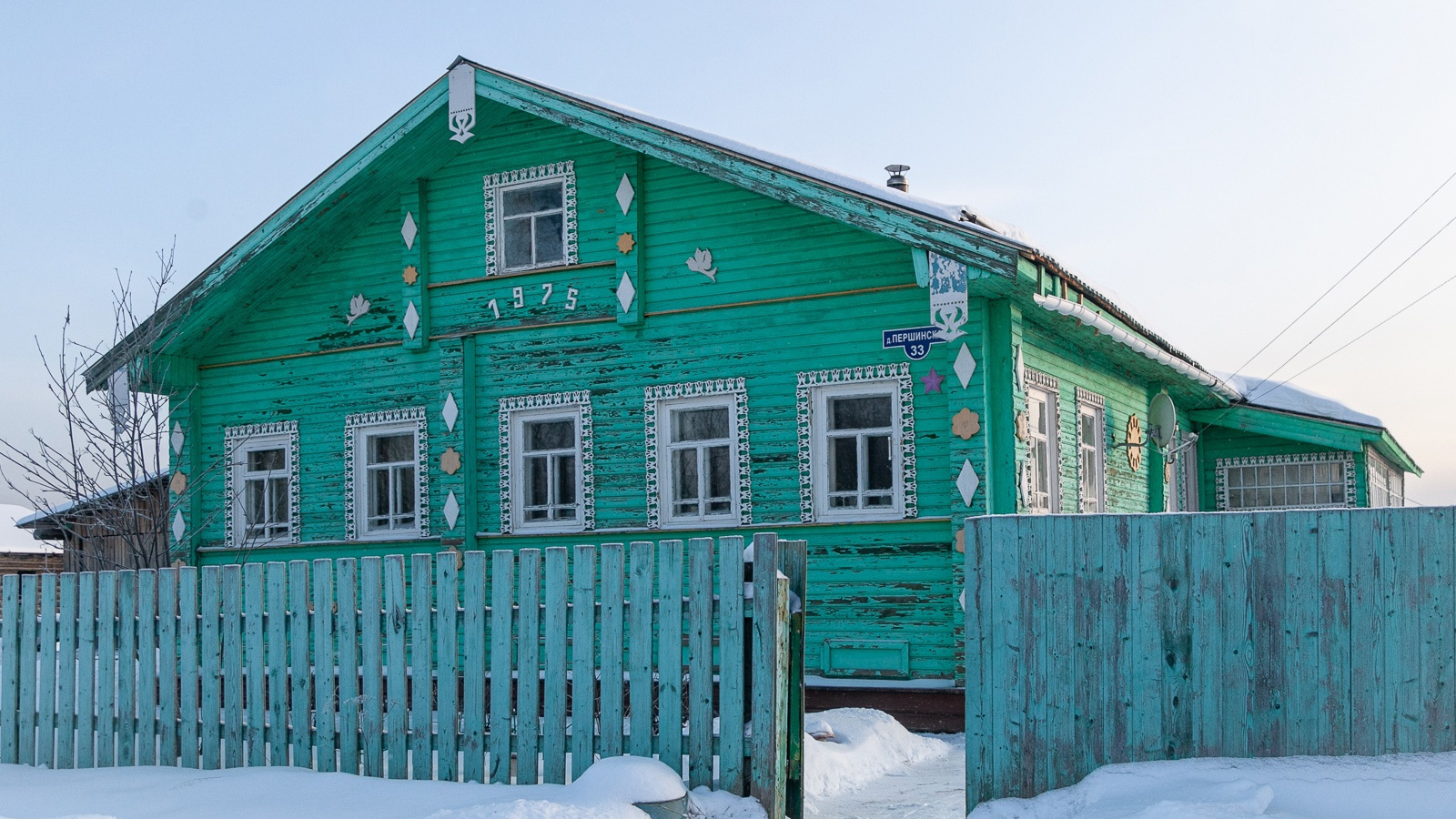 Разрушенные фермы, заросли борщевика: путешественник по России заглянул в деревню Поморья