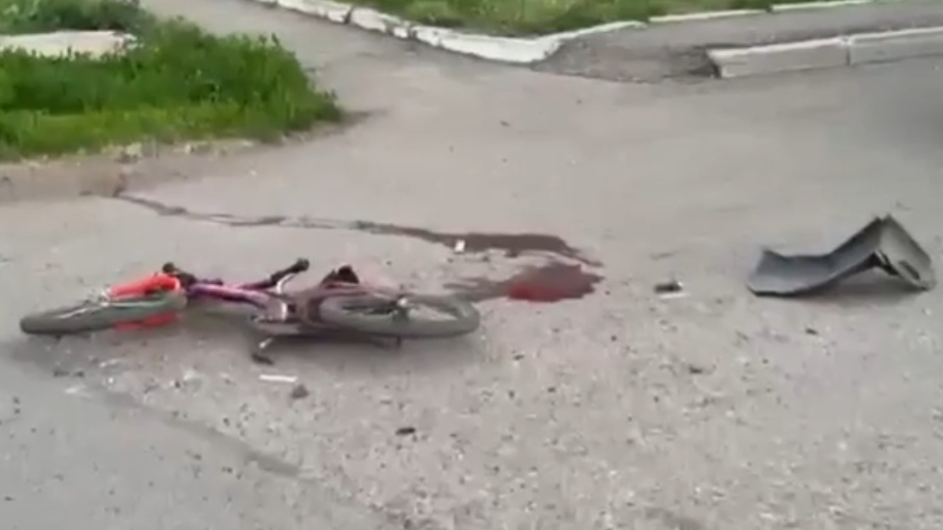 «Дети катаются прямо на дороге»: как в Башкирии во дворе дома задавили <nobr class="_">7-летнюю</nobr> девочку на велосипеде