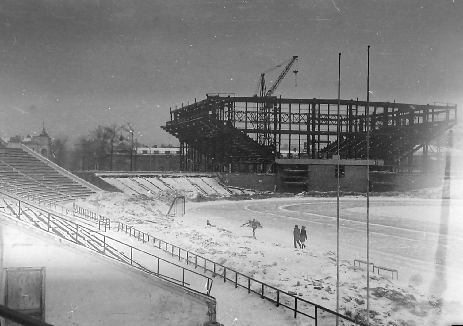 Каркас строящегося дворца спорта «Труд», 1968–1969 годы