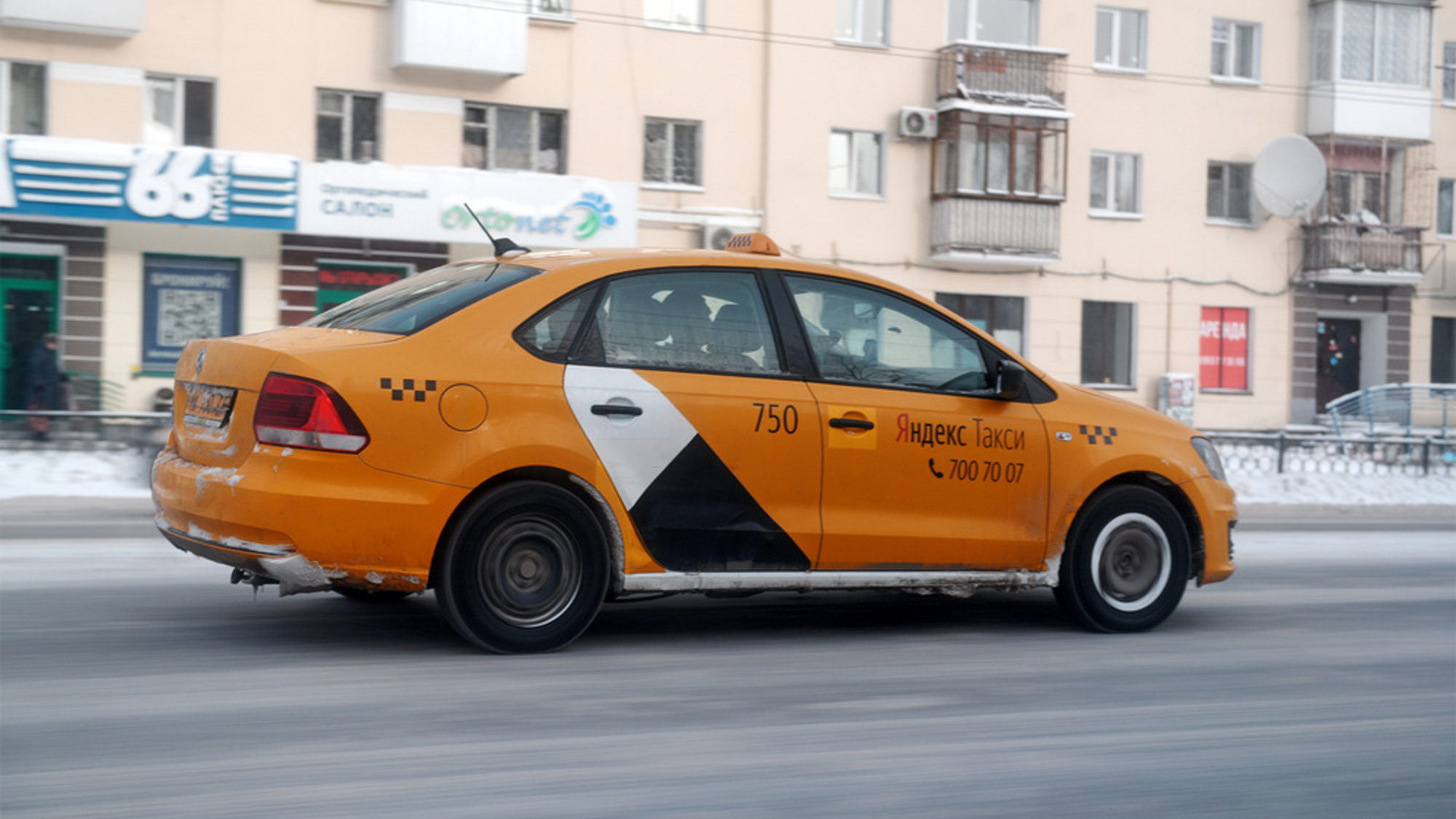 «В "Экономе" неадекватные пассажиры». Таксист из Екатеринбурга — о низких доходах и условиях работы