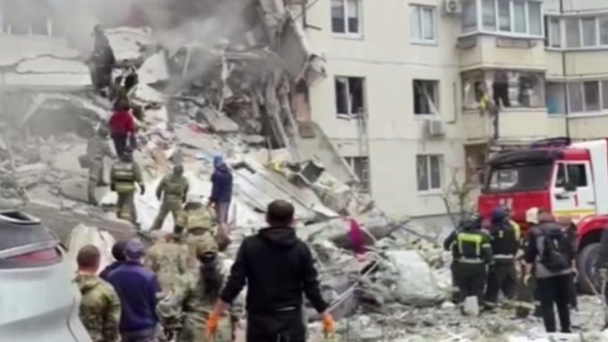 Число жертв увеличилось до 16: под завалами дома в Белгороде найдено тело женщины