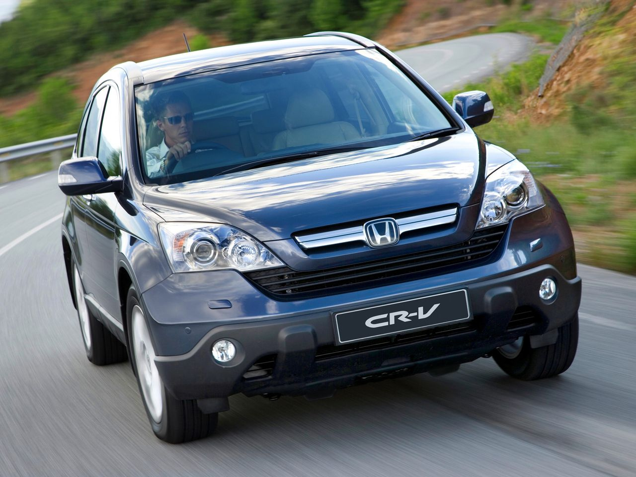 Honda CR-V 2006–2012 годов, равно как и следующее поколение (2018–2018 годы), прекрасно показывают себя в эксплуатации. В Британии продавали машины английской сборки, которые поставлялись в Россию наряду с американскими версиями с левым рулем, а также праворульными машинами из Японии