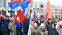 Люди пришли с плакатами и флагами: на центральной площади Ярославля прошел митинг