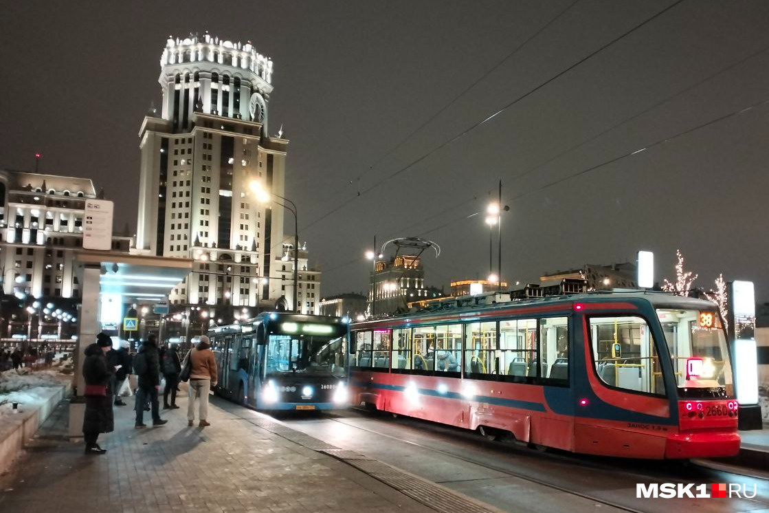 Несмотря на санкции, московские власти не отказались от идеи менять дизельные автобусы на экологичный транспорт